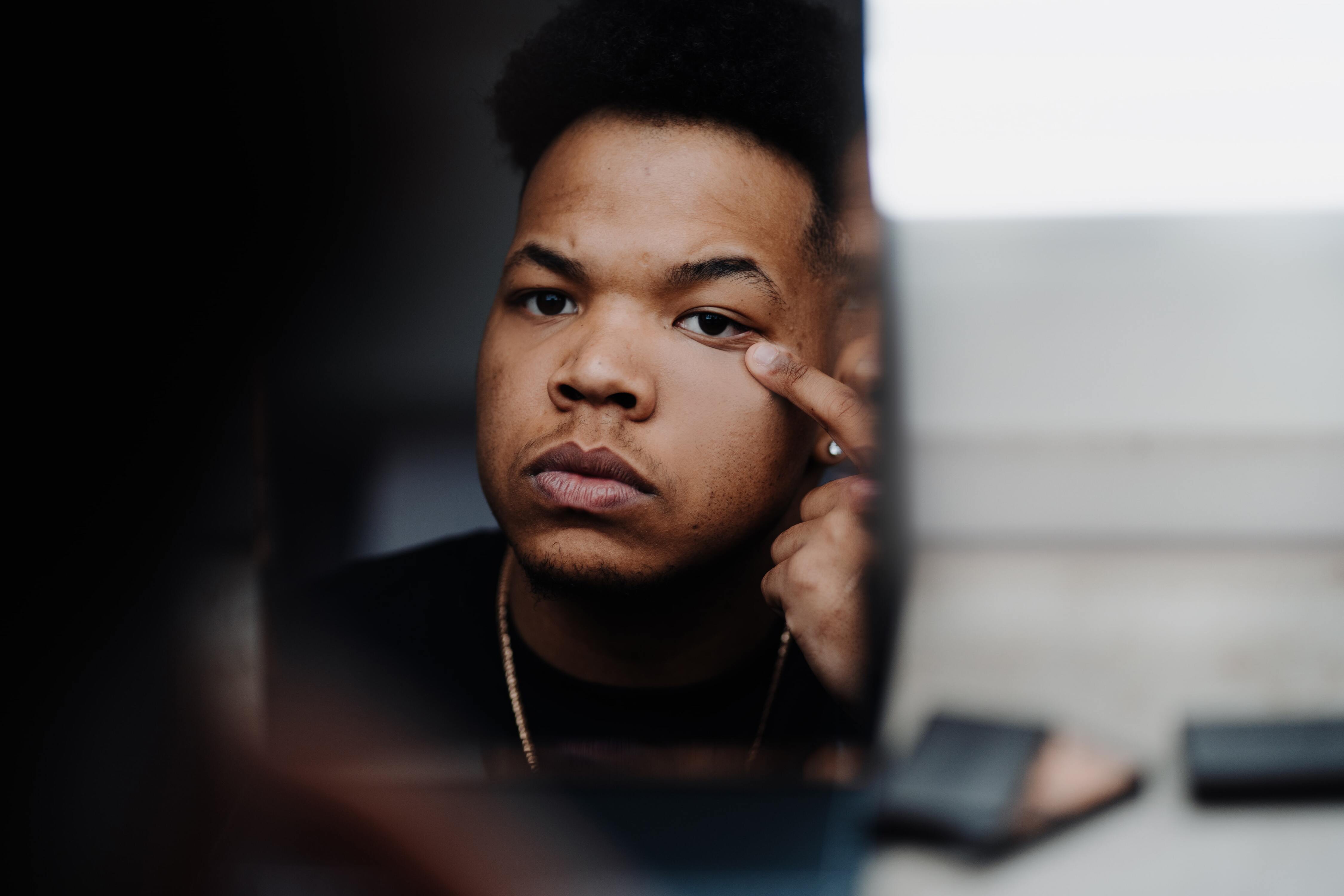 4 Gründe warum jeder Mann einen Concealer zuhause haben muss!